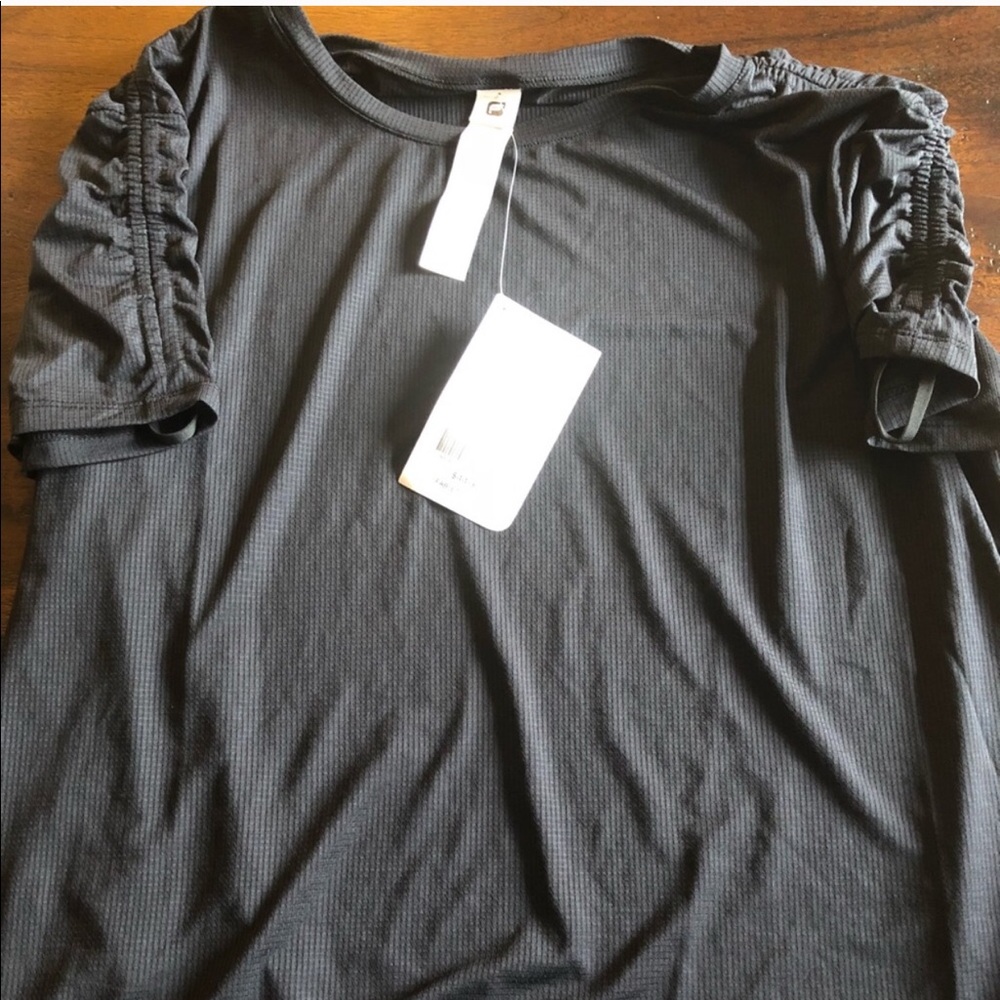 Fabletics Top🍀New🍀tags have been removed